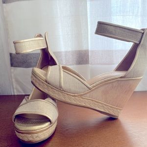 NEW! Antonio melani wedges
